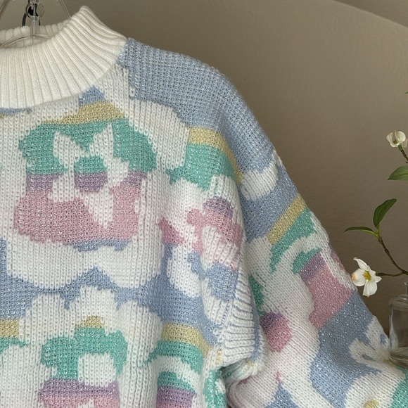 Women’s long sleeve, mock neck colorful sweater with large floral pattern, M - Picture 3 of 11